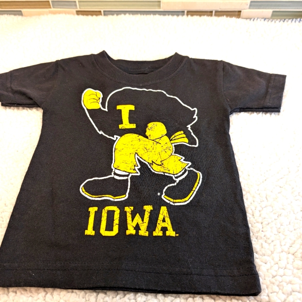 Iowa Hawkeyes Black & Yellow Kids Short Sleeve Tee